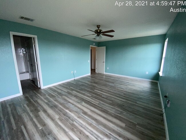 Building Photo - 5713 Silver Screen Dr