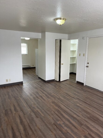 Building Photo - 160 N 1st W