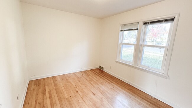 Building Photo - 120 Garden St