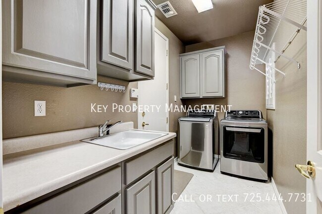 Building Photo - 2240 Sun Cliffs St