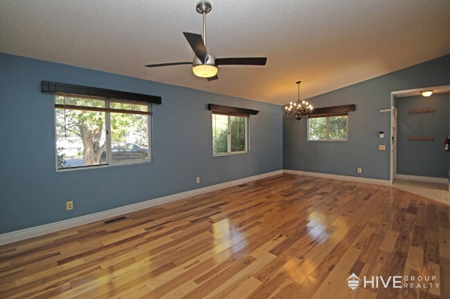 Building Photo - Bright and Spacious Home with a Fantastic Layout and Outdoor Space