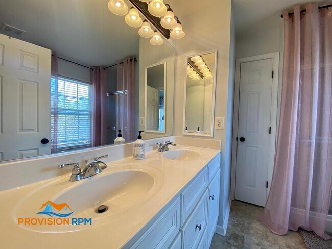 Building Photo - 106 Hanson Ct