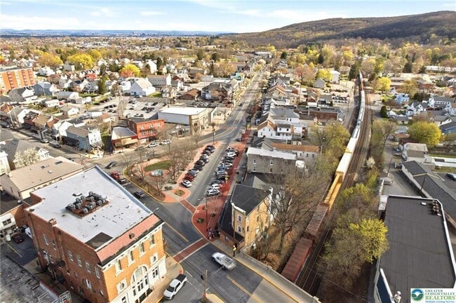 Building Photo - 819 Chestnut St