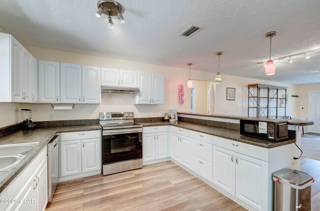 Building Photo - 420 Water Oak Cir