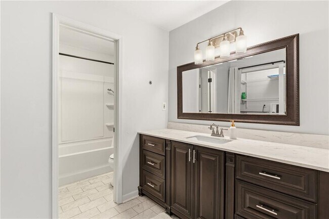 Building Photo - 24307 Plantation Dr NE