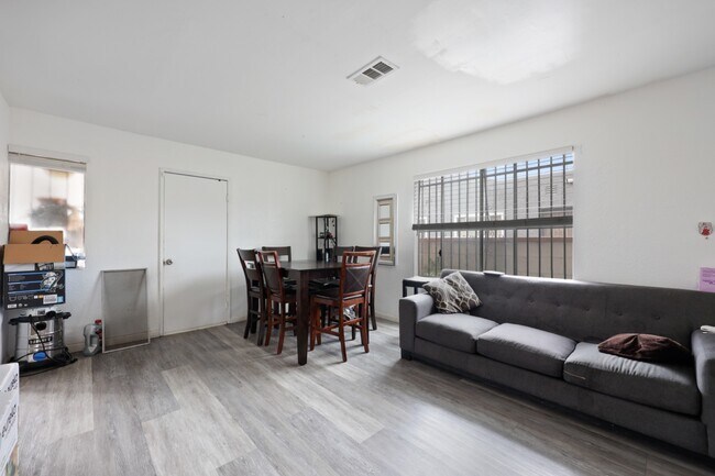 Building Photo - 1511 E 108th St