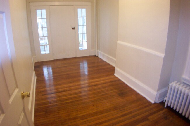 Building Photo - 218 Buckingham Pl