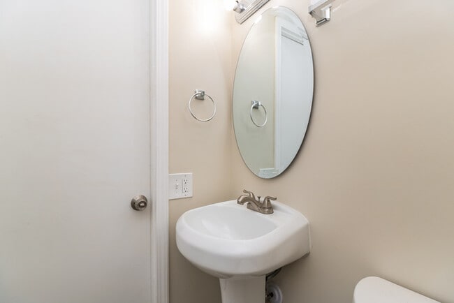 Building Photo - 2325 Vorhof Dr