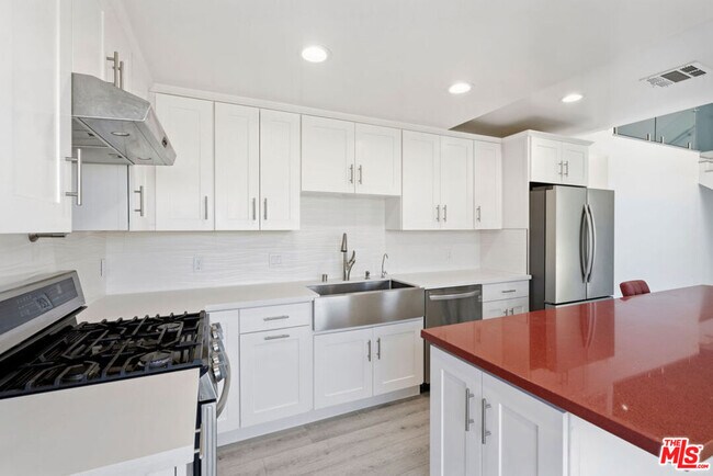 Building Photo - 10321 Sala Pl