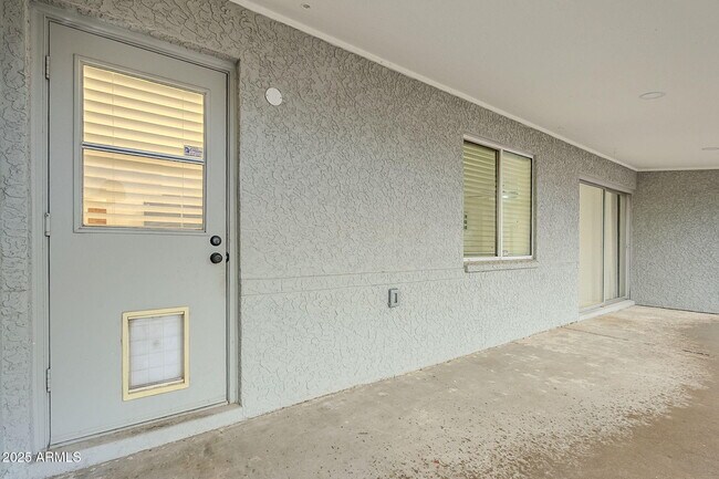 Building Photo - 125 E Papago Dr