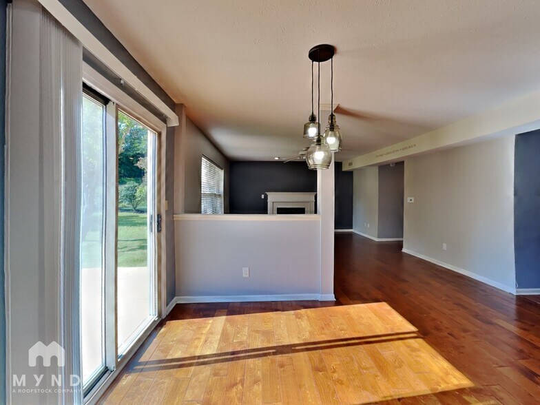 Building Photo - 10301 Springridge Cir