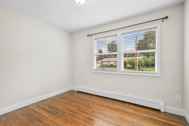 Building Photo - 198 Macon Dr