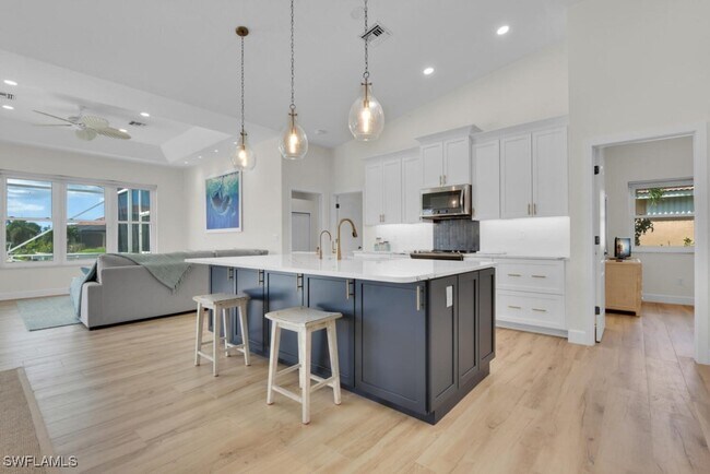 Building Photo - 4022 SW 29th Ave