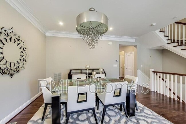 Building Photo - 10821 Symphony Park Dr