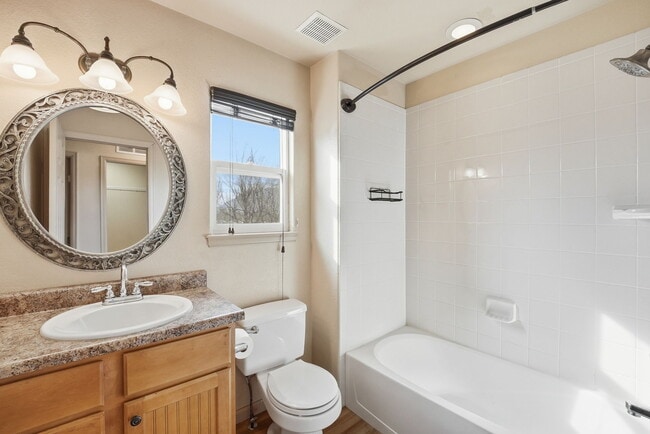 Building Photo - 944 E Moreno Ave