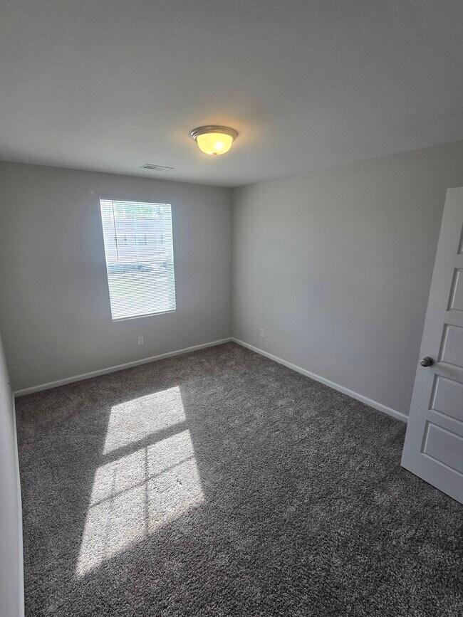 Building Photo - 83 Dunnoman Dr