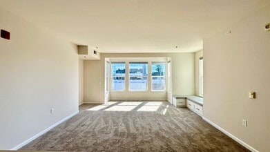 Building Photo - Stylish and Chic 2 Condo nestled in the Heart of Downtown!
