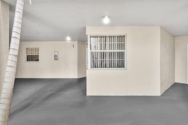 Building Photo - 2881 N Oakland Forest Dr