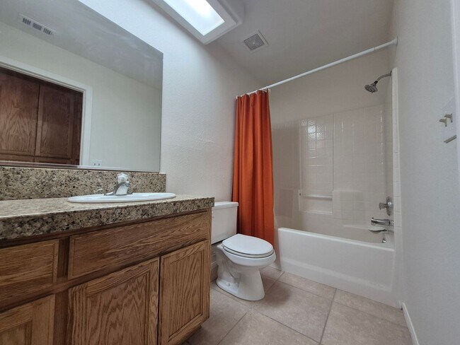 Building Photo - 3 bed/2 bath in Country Club Estates available now!