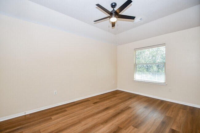 Building Photo - 1310 Lake Edinburg Ct