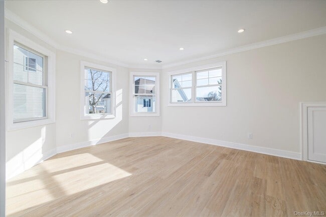 Building Photo - 8 1st St