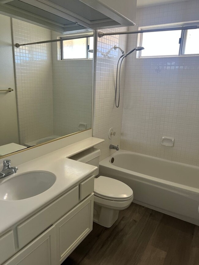 Building Photo - North Oxnard Single Family Home