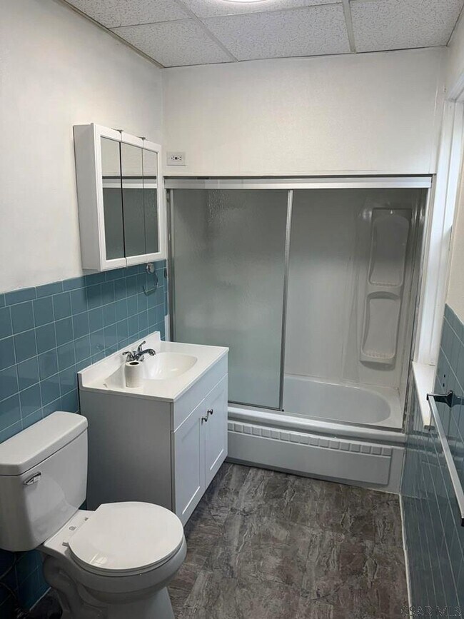 Building Photo - 145 Hudson St