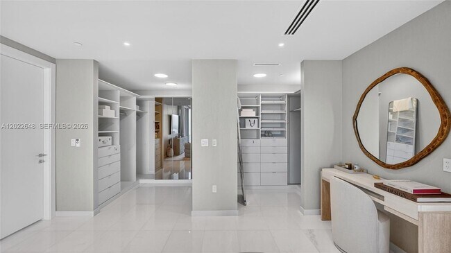 Building Photo - 300 Biscayne Blvd Way