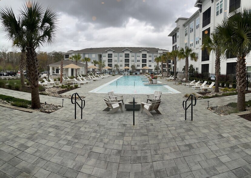 Building Photo - 3700 Ingleside Blvd