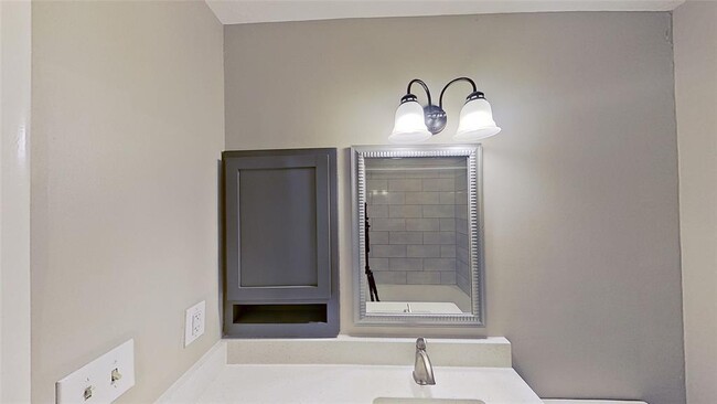 Building Photo - 841 Hillside Dr