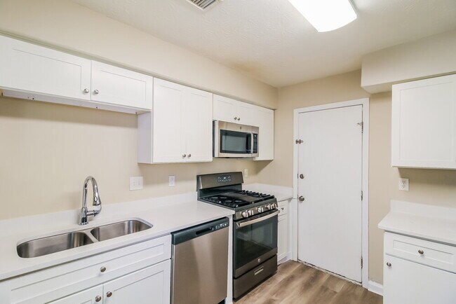 Building Photo - 5029 Brittany Dr