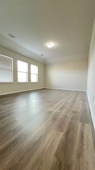 Building Photo - 1510 Alamandine Ave