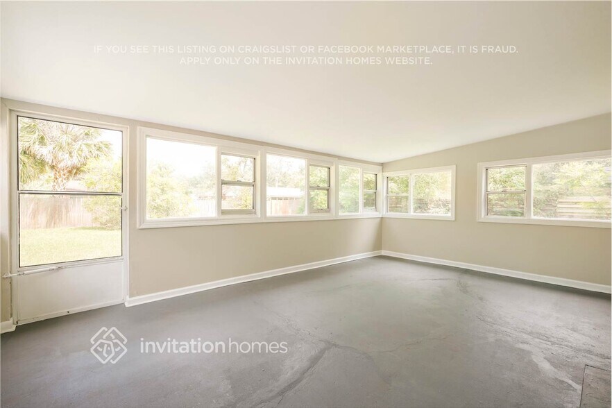 Building Photo - 2733 River Oak Dr