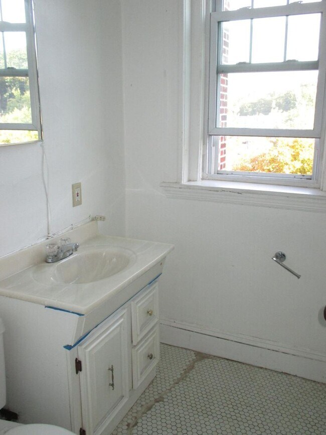 Building Photo - No brokers Fee, No Security Deposit, Heat, Hot Water Included, Steps from the T Stop