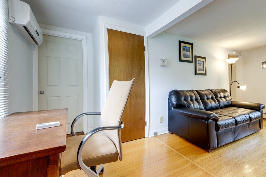 Building Photo - 44 Lakewood Dr