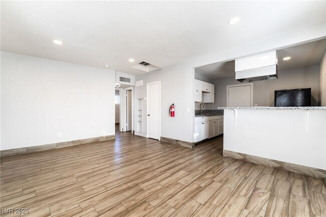 Building Photo - 1604 Ardmore St