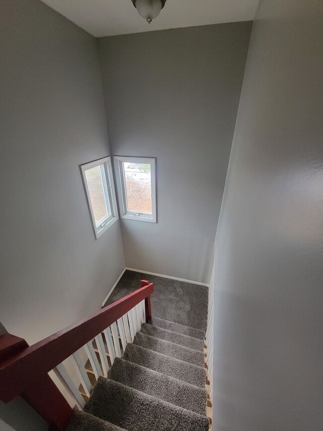 Building Photo - 2bed/1.5bath Condo near Robeson Elementary