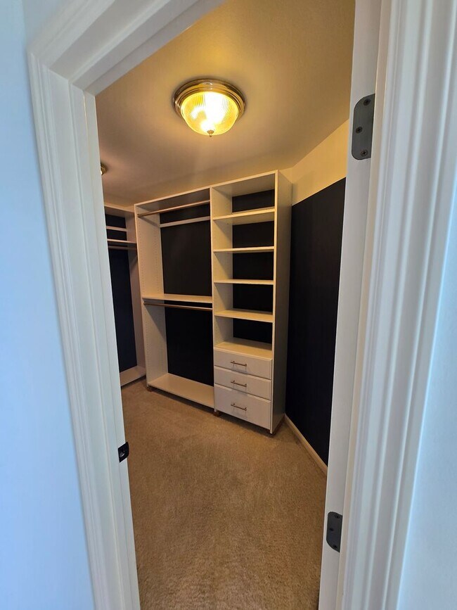 Building Photo - STATUS:AVAILABLE  | R17 | $ 2995