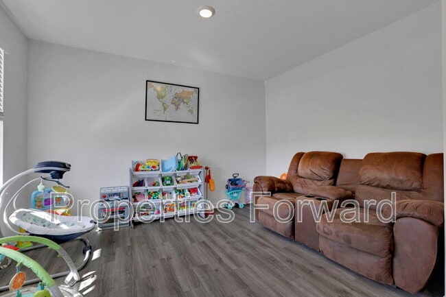 Building Photo - 11 Walnut St