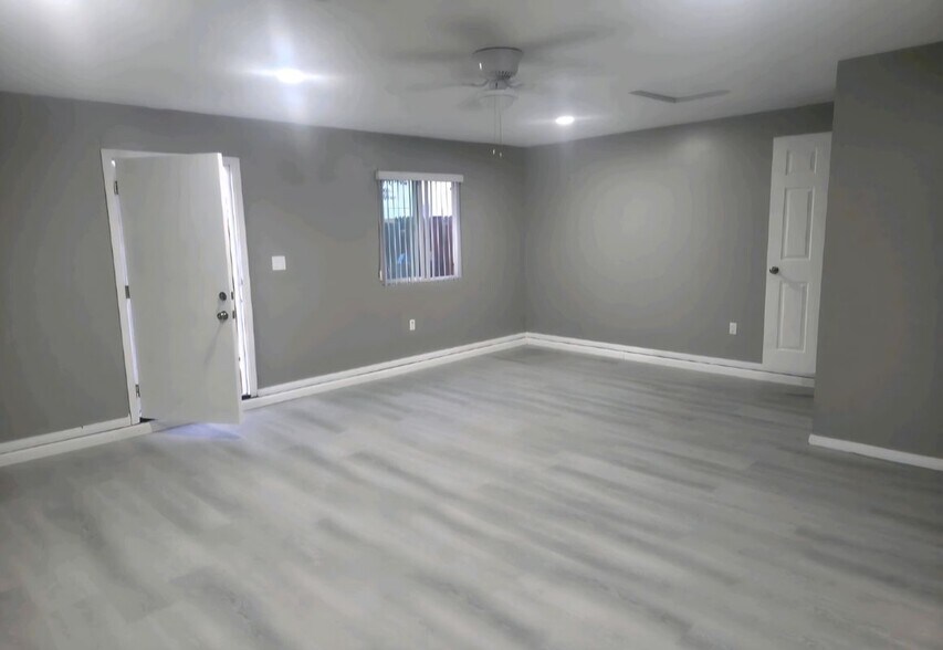Building Photo - 3764 S La Salle Ave