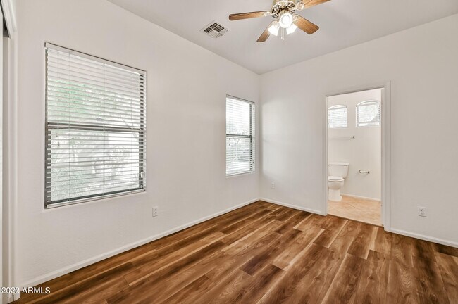 Building Photo - 7136 W Forest Grove Ave