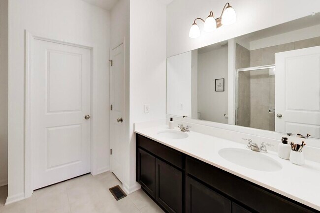Building Photo - 420 Radcliff Ln