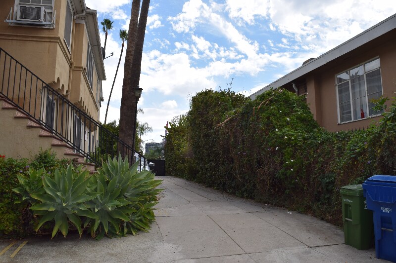 Building Photo - 1807-18011 Grace Ave