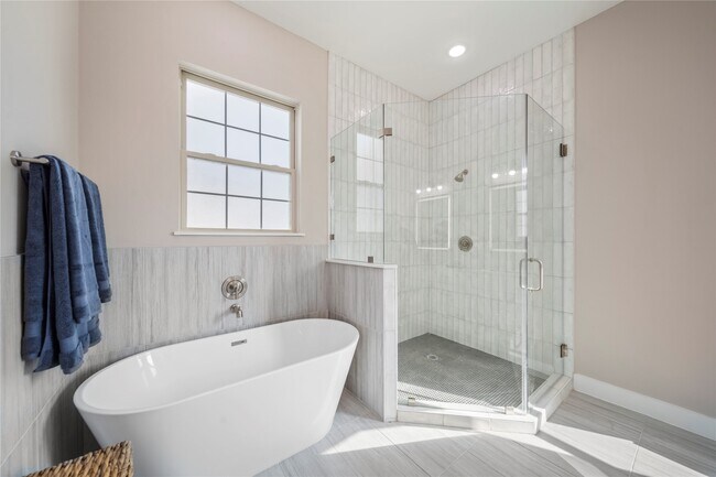 Building Photo - 303 Queen Sude Ln