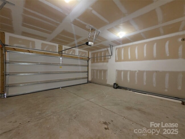 Building Photo - 150 Pin Oak Ct