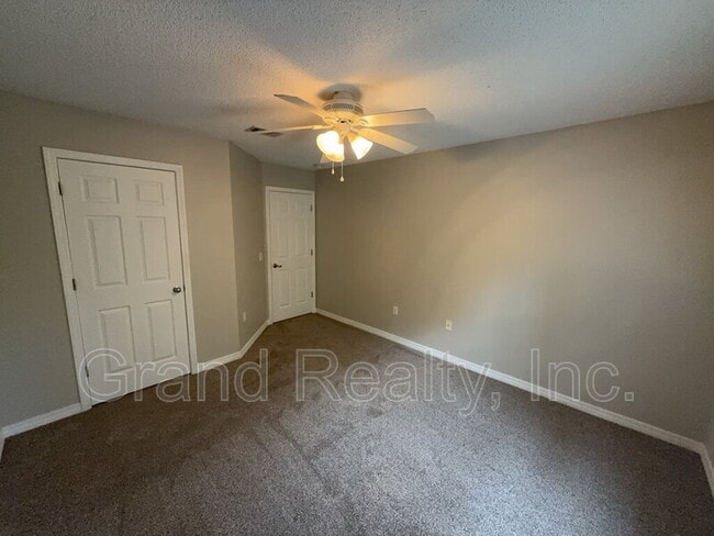 Building Photo - 179 Conquest Ave