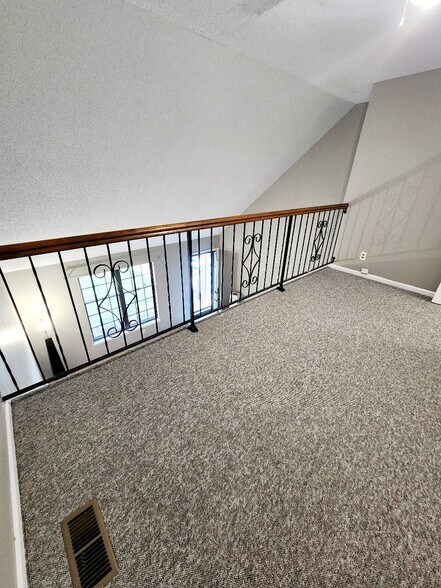 Loft - 9721 W 83rd Ter