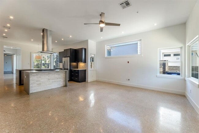Building Photo - 2808 W 44th St
