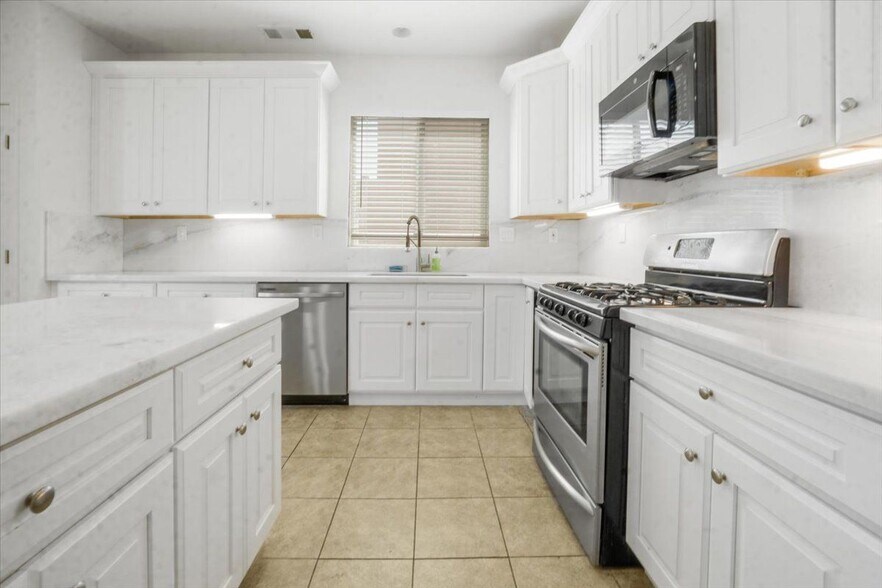 Building Photo - 1123 E Pennsylvania Ave