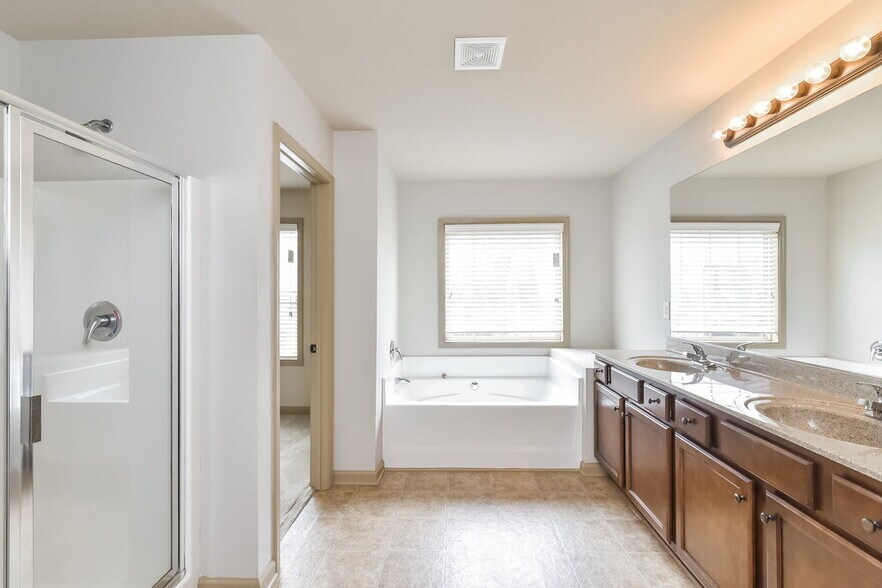 Building Photo - 3096 Montauk Hill Dr NE